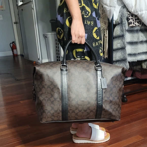 ⛔️SOLD!⛔️COACH Unisex Voyager Bag In Signature Canvas Duffle Bag VG Pre-loved - Picture 2 of 16